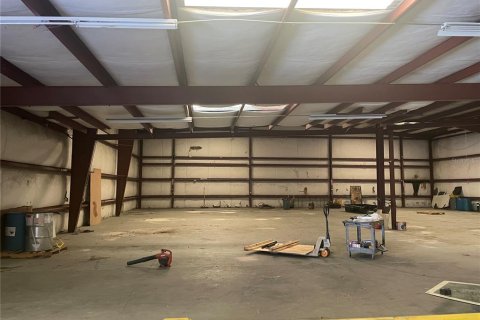 Propiedad comercial en alquiler en Groveland, Florida № 1144591 - foto 8