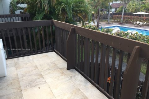 Townhouse in Miami, Florida 3 bedrooms, 119.84 sq.m. № 1872442 - photo 7