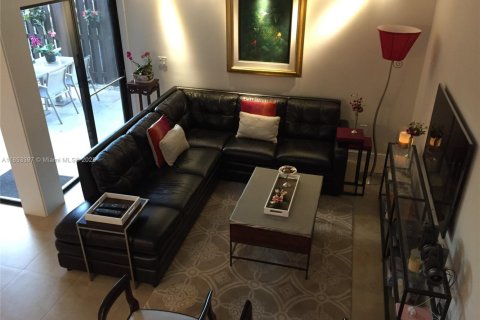 Townhouse in Miami, Florida 3 bedrooms, 119.84 sq.m. № 1872442 - photo 4