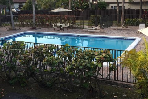 Townhouse in Miami, Florida 3 bedrooms, 119.84 sq.m. № 1872442 - photo 13