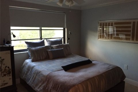 Townhouse in Miami, Florida 3 bedrooms, 119.84 sq.m. № 1872442 - photo 16