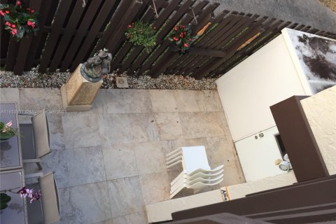 Townhouse in Miami, Florida 3 bedrooms, 119.84 sq.m. № 1872442 - photo 28