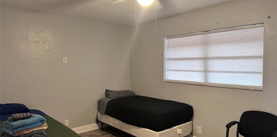 House in Hallandale Beach, Florida 3 bedrooms, 114.36 sq.m. № 1175128