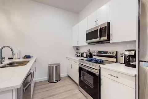 Adosado en alquiler en Davenport, Florida, 4 dormitorios, 187.66 m2 № 1220356 - foto 2