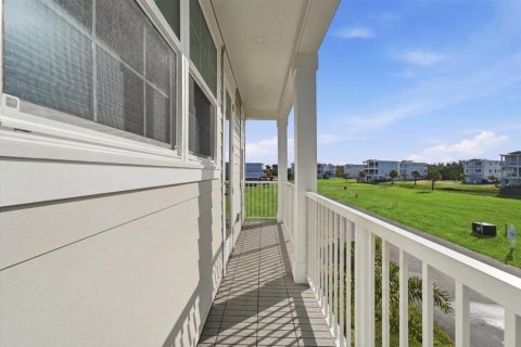 House in HUNTERS POINT in Cortez, Florida 4 bedrooms, 165.64 sq.m. № 2267133 - photo 30