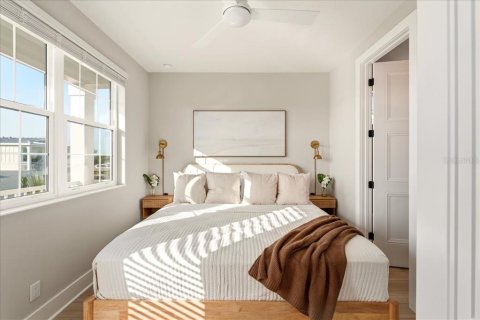 House in HUNTERS POINT in Cortez, Florida 4 bedrooms, 165.64 sq.m. № 2267133 - photo 8