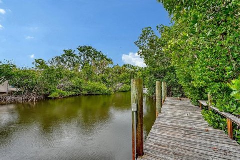 House in HUNTERS POINT in Cortez, Florida 4 bedrooms, 165.64 sq.m. № 2267133 - photo 3