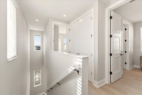 House in HUNTERS POINT in Cortez, Florida 4 bedrooms, 165.64 sq.m. № 2267133 - photo 27