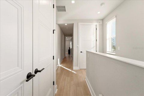 House in HUNTERS POINT in Cortez, Florida 4 bedrooms, 165.64 sq.m. № 2267133 - photo 21