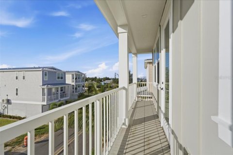 House in HUNTERS POINT in Cortez, Florida 4 bedrooms, 165.64 sq.m. № 2267133 - photo 28