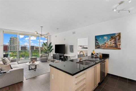 Condominio en alquiler en Miami, Florida, 2 dormitorios, 94.11 m2 № 1752486 - foto 1