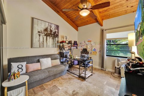 House in Hallandale Beach, Florida 3 bedrooms, 150.87 sq.m. № 1889415 - photo 19