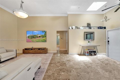 House in Hallandale Beach, Florida 3 bedrooms, 150.87 sq.m. № 1889415 - photo 16