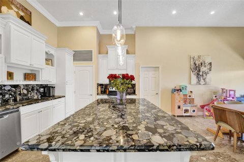House in Hallandale Beach, Florida 3 bedrooms, 150.87 sq.m. № 1889415 - photo 3
