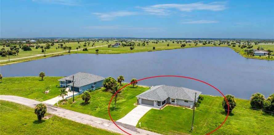 House in Placida, Florida 3 bedrooms, 166.57 sq.m. № 2266667
