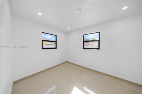 House in Hollywood, Florida 3 bedrooms, 105.17 sq.m. № 1993417 - photo 20