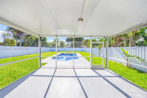 House in Hollywood, Florida 3 bedrooms, 105.17 sq.m. № 1993417 - photo 28