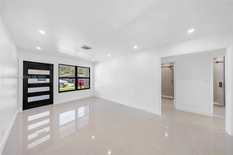 House in Hollywood, Florida 3 bedrooms, 105.17 sq.m. № 1993417 - photo 7