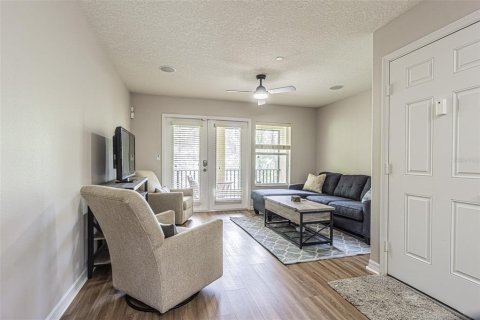 Townhouse in PALM RIVER TOWNHOMES in Tampa, Florida 2 bedrooms, 111.48 sq.m. № 2209370 - photo 6