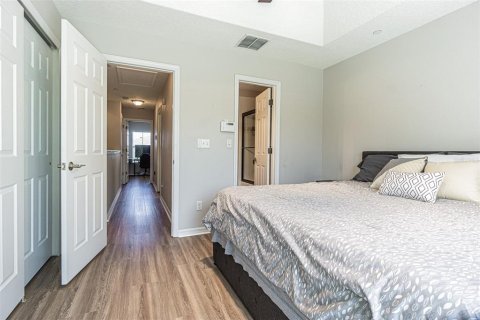 Townhouse in PALM RIVER TOWNHOMES in Tampa, Florida 2 bedrooms, 111.48 sq.m. № 2209370 - photo 11