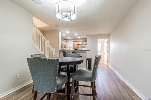 Townhouse in PALM RIVER TOWNHOMES in Tampa, Florida 2 bedrooms, 111.48 sq.m. № 2209370 - photo 5