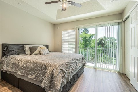 Townhouse in PALM RIVER TOWNHOMES in Tampa, Florida 2 bedrooms, 111.48 sq.m. № 2209370 - photo 10