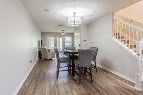 Townhouse in PALM RIVER TOWNHOMES in Tampa, Florida 2 bedrooms, 111.48 sq.m. № 2209370 - photo 7