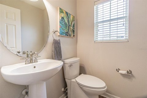 Townhouse in PALM RIVER TOWNHOMES in Tampa, Florida 2 bedrooms, 111.48 sq.m. № 2209370 - photo 8