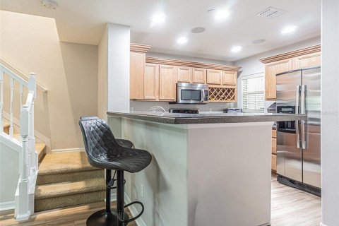 Townhouse in PALM RIVER TOWNHOMES in Tampa, Florida 2 bedrooms, 111.48 sq.m. № 2209370 - photo 3