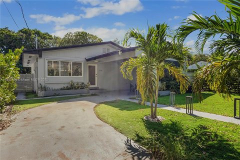 Villa ou maison à louer à Miami, Floride: 4 chambres, 167.22 m2 № 1952192 - photo 1