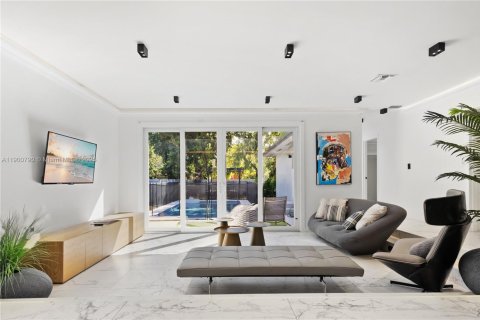 Villa ou maison à louer à Miami, Floride: 4 chambres, 167.22 m2 № 1952192 - photo 12
