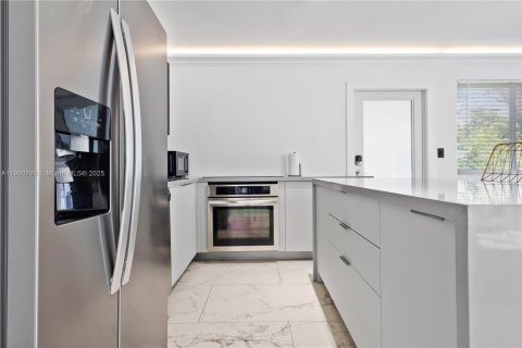 Villa ou maison à louer à Miami, Floride: 4 chambres, 167.22 m2 № 1952192 - photo 16