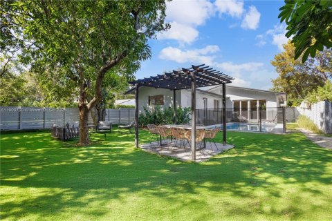 Villa ou maison à louer à Miami, Floride: 4 chambres, 167.22 m2 № 1952192 - photo 2