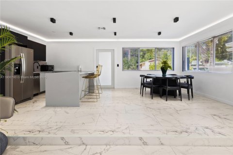 Villa ou maison à louer à Miami, Floride: 4 chambres, 167.22 m2 № 1952192 - photo 15