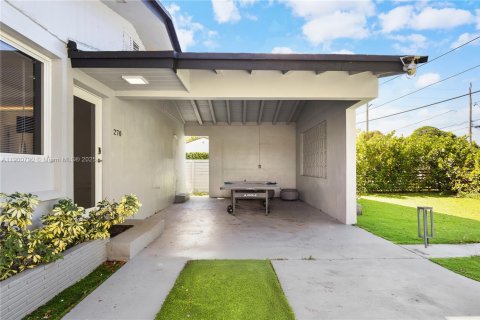 Villa ou maison à louer à Miami, Floride: 4 chambres, 167.22 m2 № 1952192 - photo 10