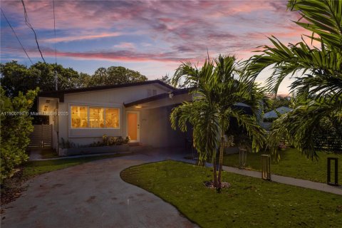 Villa ou maison à louer à Miami, Floride: 4 chambres, 167.22 m2 № 1952192 - photo 5