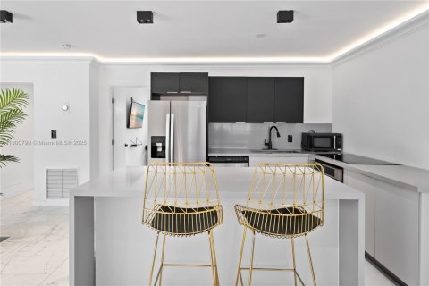 Villa ou maison à louer à Miami, Floride: 4 chambres, 167.22 m2 № 1952192 - photo 4