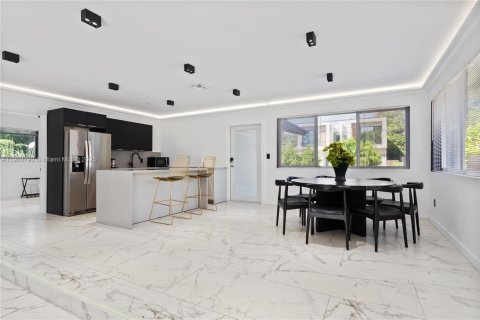 Villa ou maison à louer à Miami, Floride: 4 chambres, 167.22 m2 № 1952192 - photo 14