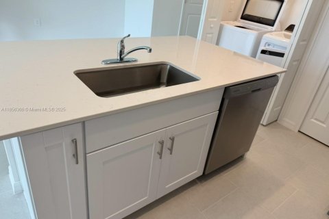 Adosado en alquiler en Fort Myers, Florida, 3 dormitorios № 1878496 - foto 6