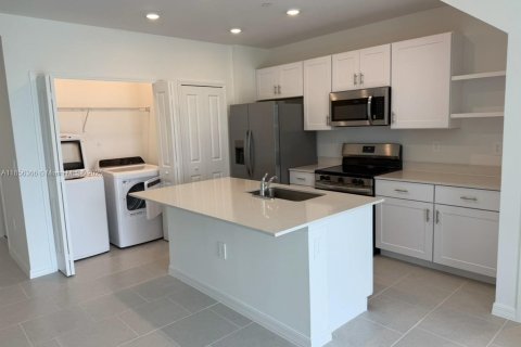 Adosado en alquiler en Fort Myers, Florida, 3 dormitorios № 1878496 - foto 5