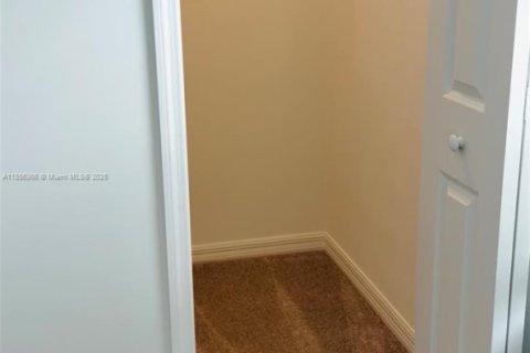 Adosado en alquiler en Fort Myers, Florida, 3 dormitorios № 1878496 - foto 14