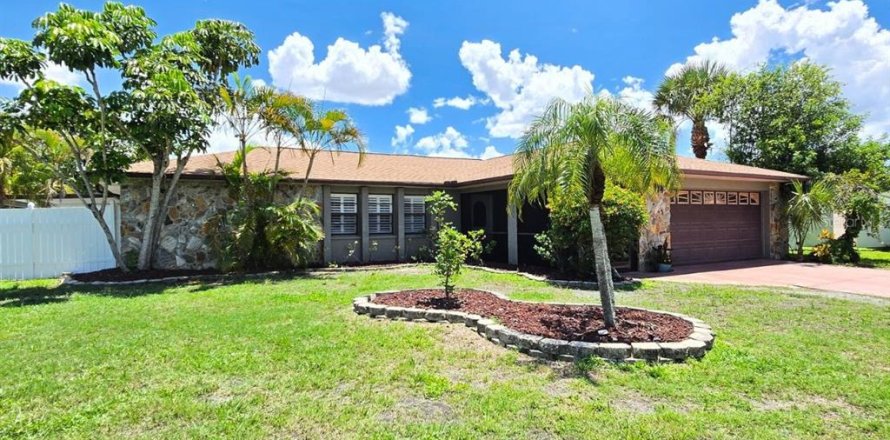 House in Sarasota, Florida 3 bedrooms, 204.57 sq.m. № 1803122