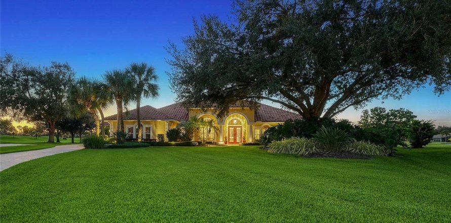 House in Sarasota, Florida 5 bedrooms, 479.65 sq.m. № 2396095