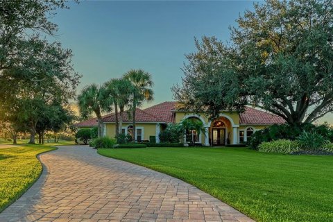 House in Sarasota, Florida 5 bedrooms, 479.65 sq.m. № 2396095 - photo 2