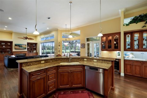 House in Sarasota, Florida 5 bedrooms, 479.65 sq.m. № 2396095 - photo 11