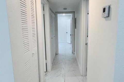 Купить кондоминиум в Уэст-Палм-Бич, Флорида 4 комнаты, 91.88м2, № 2146620 - фото 16