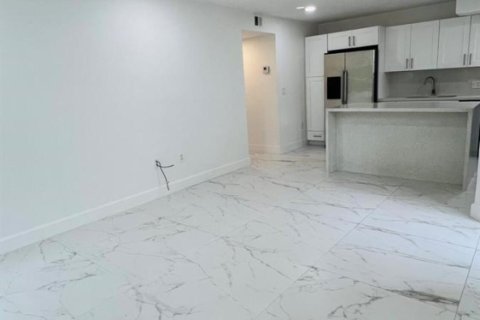 Купить кондоминиум в Уэст-Палм-Бич, Флорида 4 комнаты, 91.88м2, № 2146620 - фото 10