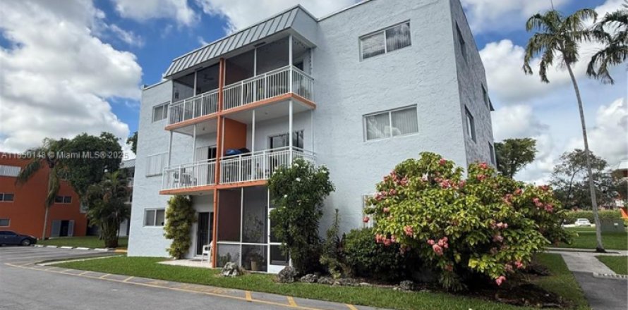 Condominio en Miami, Florida, 2 dormitorios  № 2035730