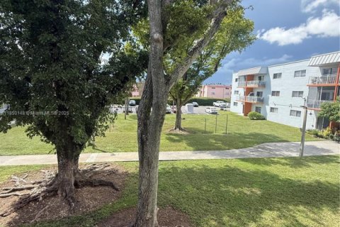 Condominio en venta en Miami, Florida, 2 dormitorios, 78.04 m2 № 2035730 - foto 9