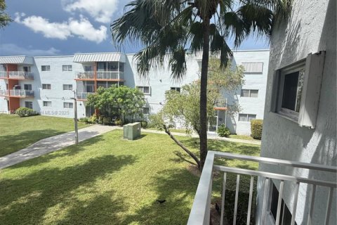 Condominio en venta en Miami, Florida, 2 dormitorios, 78.04 m2 № 2035730 - foto 10